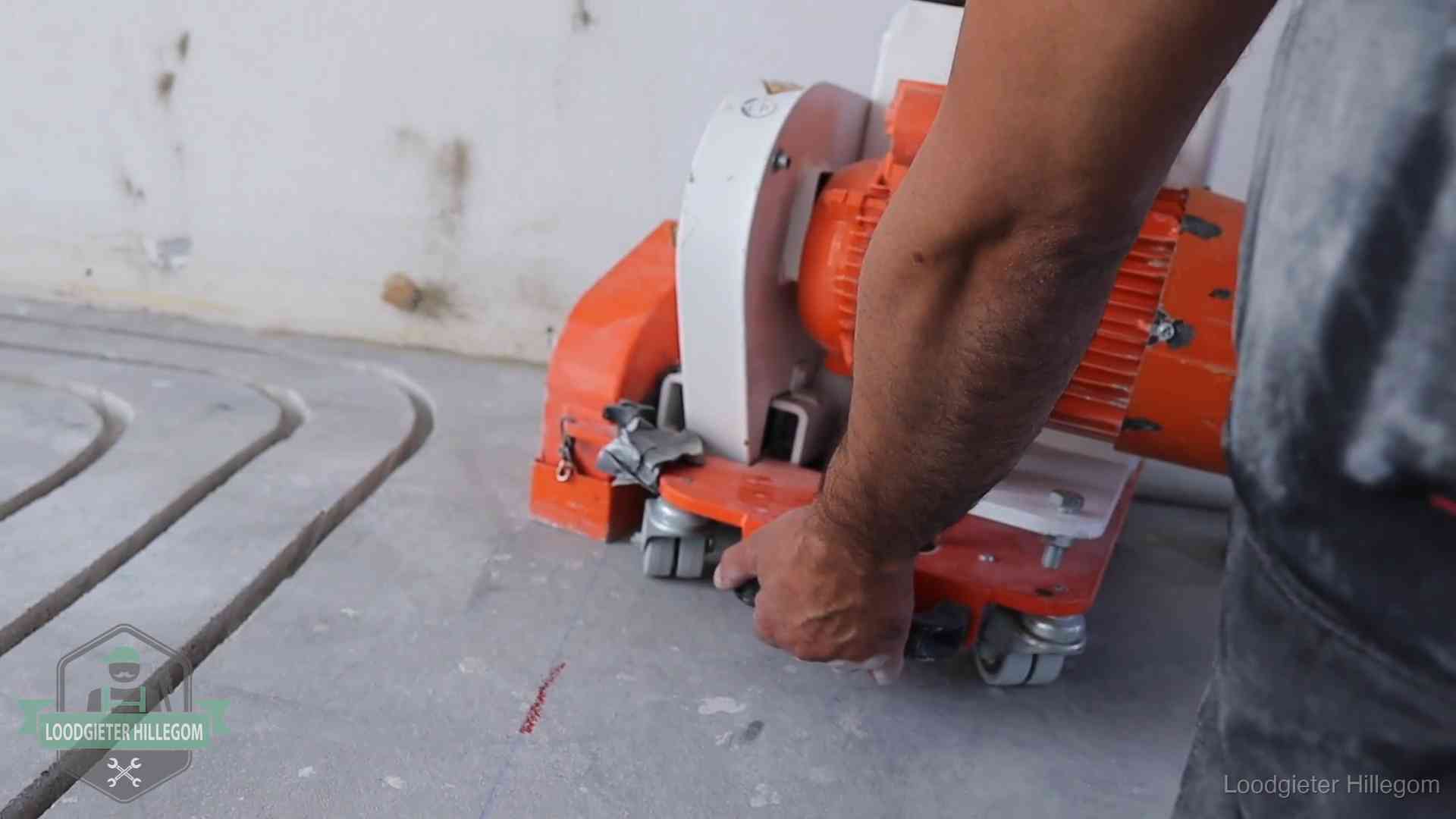 Sleuvenpatroon voor vloerverwarming in de dekvloer van een woning in Hillegom